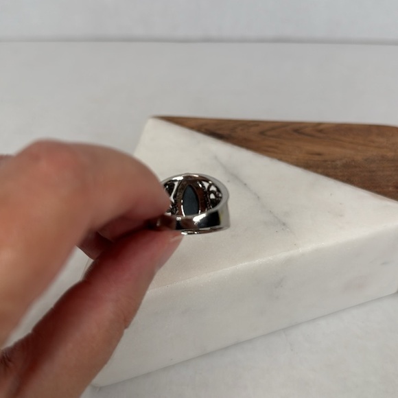 Vintage Silver Toned Ring with Blue Gemstone lot D14 - Picture 6 of 11